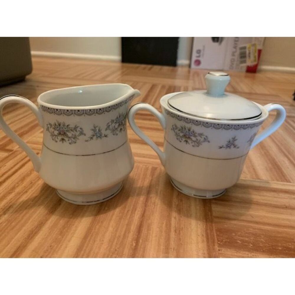 TREASURE CHEST FINE CHINA ASHLEY SUGAR BOWL & CREAMER SET